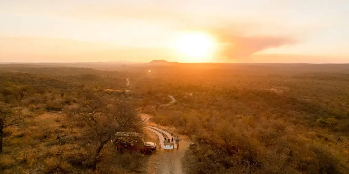 Sashwa River of Stars - Uitzicht zonsondergang met uitzicht op groen