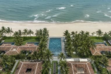 Lees mijn persoonlijke bevindingen over TIA Wellness Resort in Vietnam, een luxe wellnessretreat met privé villa’s, dagelijkse spabehandelingen en op maat gemaakte wellnessprogramma’s. 