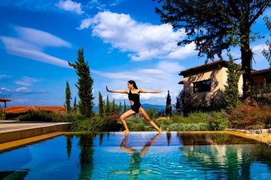 Ontdek holistisch, vijfsterren Euphoria Retreat, nabij Kalamata in Griekenland. Waar eeuwenoude geneeswijzen gecombineerd worden met moderne therapieën voor emotionele heling en balans.