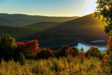 Ontdek de beste najaarsretreats van 2023, dompel jezelf onder in de schoonheid van het seizoen op de beste retraites wereldwijd