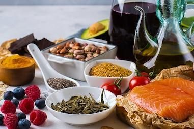 Ontdek de verschillende detoxstijlen: raw food, modern Mayr, sap vasten, ayurveda of Buchinger. We leggen de verschillen uit en wijzen u de weg naar de specialistische kuurhotels#detoxreizen