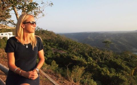 Image for Floortje Dessing: stress en uitputting liggen op de loer