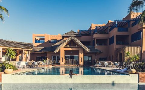 Image for 4. Wellness en surf