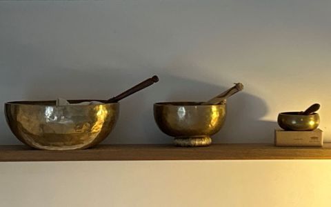 Image for Zo ontspannend: het geluid van de klankschalen tijdens het sound healing retraite