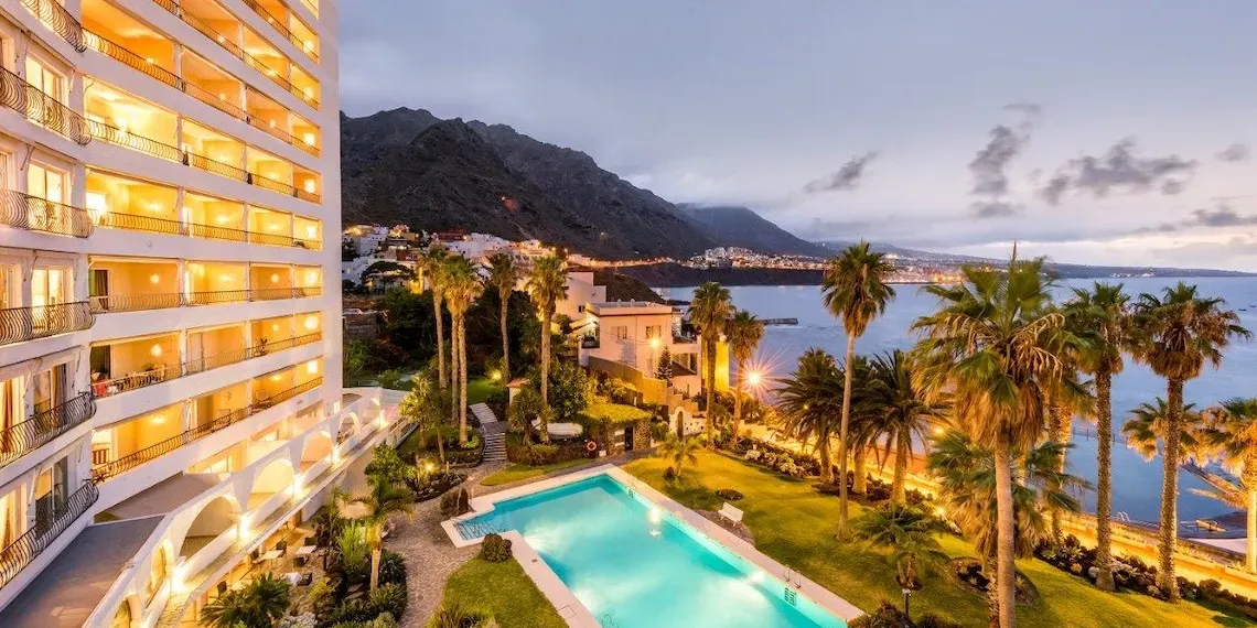 zwembad OCEANO Health Spa Hotel