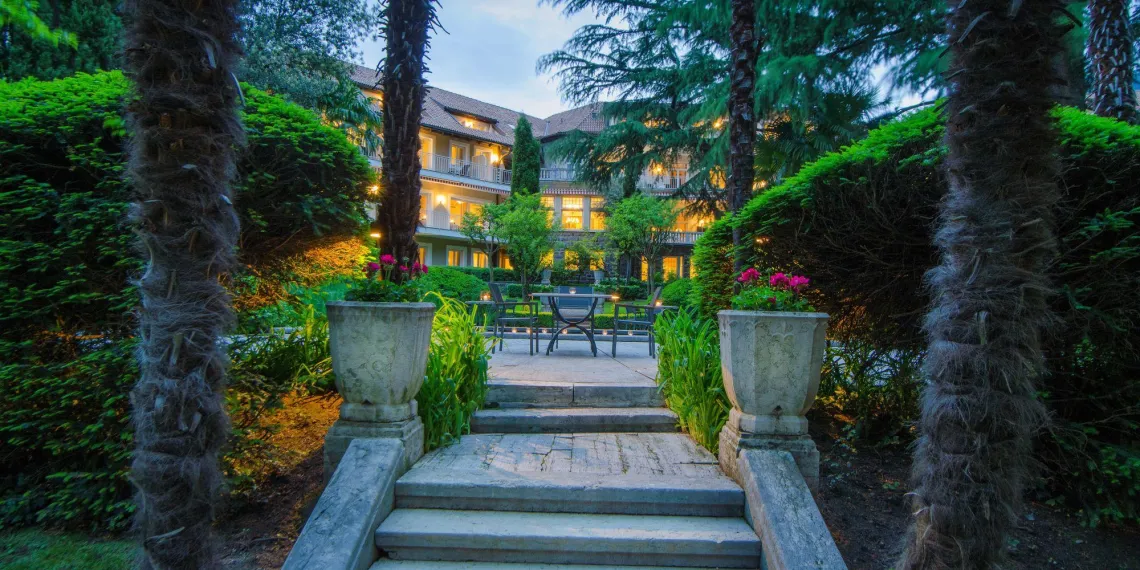 Villa Eden Leading Park Retreat