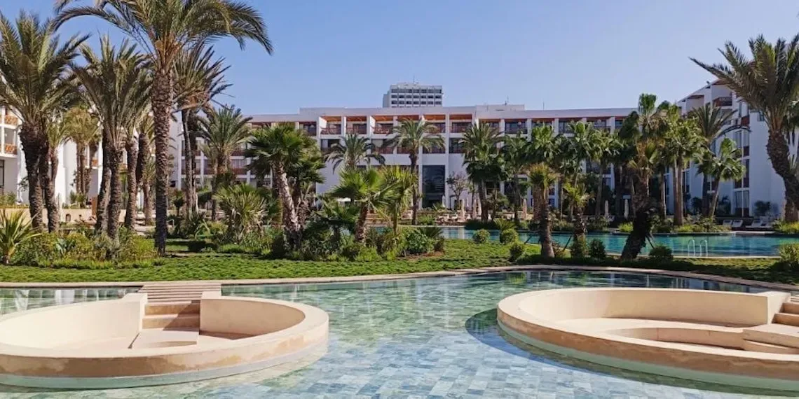 zwembad zicht hotel uitzicht