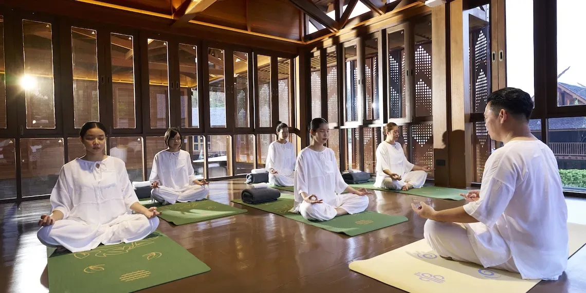 groep in lotus pose mediteren