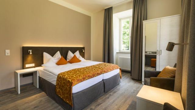 moderne tweepersoonskamer - Kurhaus Hotel Bad Bocklet