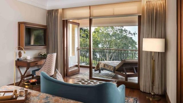 Deluxe Suite Ananda in the Himalayas